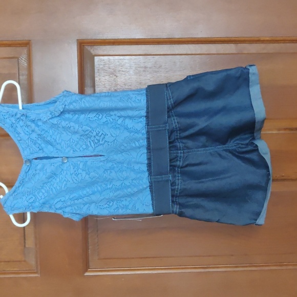 Adorable Blue Denim and Lace Romper With Embroidered Heart Front Detail Size 5/6 - Picture 2 of 6